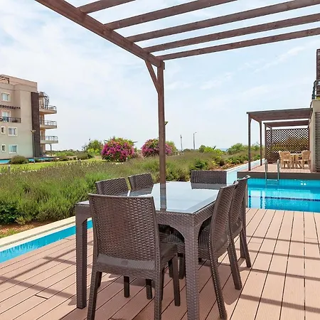 Apartman Thalassa Beach Amazing Three Bedroom Private Pool Vokolidha
