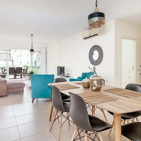 Thalassa Beach Amazing Three Bedroom Private Pool Apartman